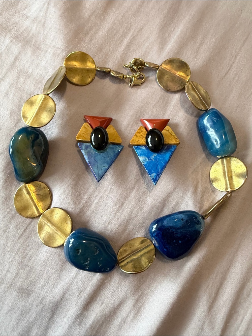 Blue Agate & Hammered Gold Tone Necklace & Geometric Multicolor Earrings Set
